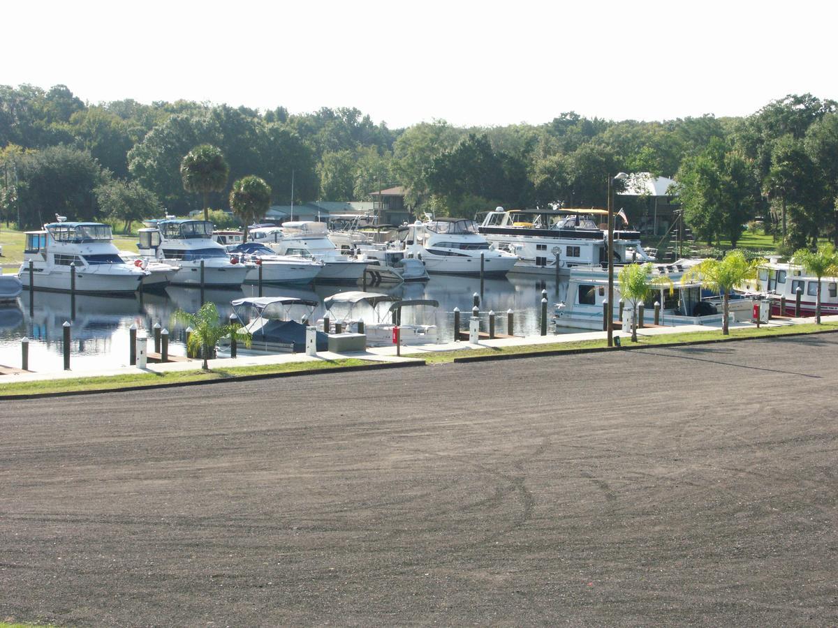 Big River Marina & Lodge Astor Extérieur photo